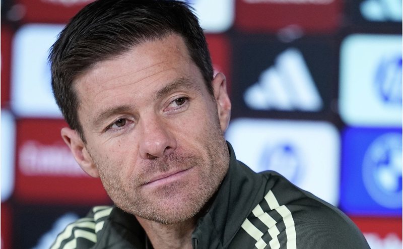 E BUJSHME: Real Madrid shkarkon Xabi Alonson, Arbeloa merr drejtimin e skuadrës