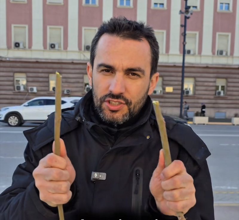 Tik Lapaj del me shkopinj në duar: Kështu do e thyej Edi Ramën