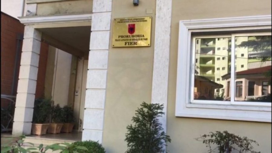 Goditi bashkëfshatarin me thikë, zbardhet sherri në Fier