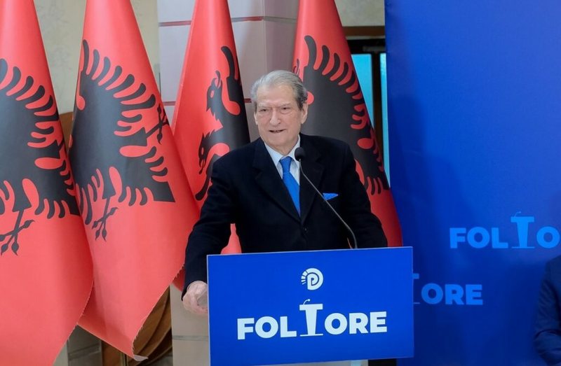 (VIDEO) Demokrati kundër Berishës: Me foltoret dhe fjalimet e tua Rama nuk ikën