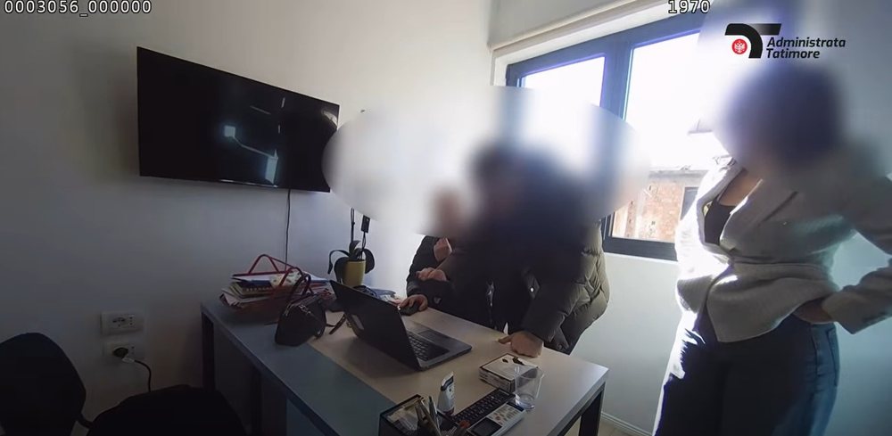 Tatimet bastisin pa paralajmërim agjencitë imobilare ne Tiranë, sekuestrojnë kompjuterat