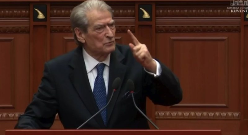VIDEO/ Tensione në Kuvend, replika mes Berishës dhe deputetes Mila: Do pendohesh për atë kokë që lëviz!