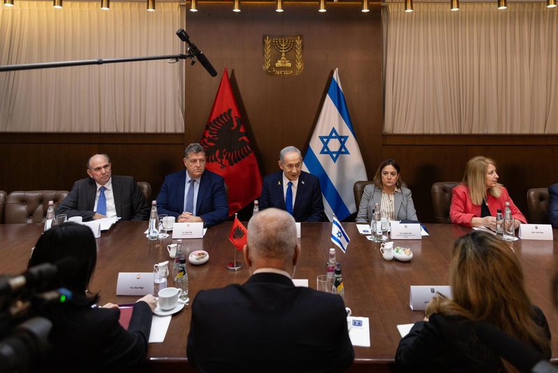Rama në Izrael, takohet me kryeministrin Netanyahu
