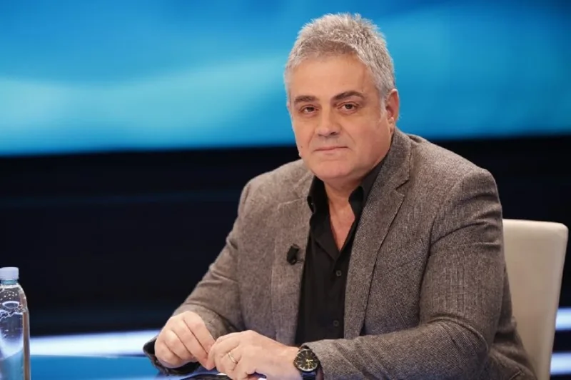 Historia e njeriut në plep dhe Berishës në rrugë!