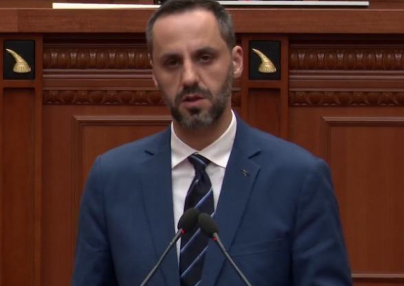 Ndryshimet në Kodin Penal, Lamallari: Dekriminalizimi i ‘shpifjes’ për gazetarët. Parkimi dysh, vepër penale..