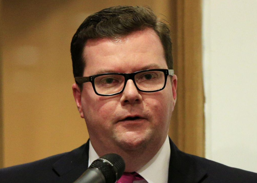 Akuzohet për ngacmim seksual, ish-deputeti britanik pritet të dalë para drejtësisë