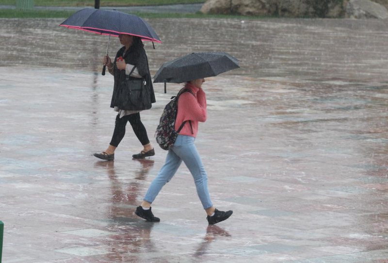 Emergjencat Civile ngrenë alarmin: Reshje intensive dhe shtrëngata shiu në disa qarqe. Bashkitë më të rrezikuara…