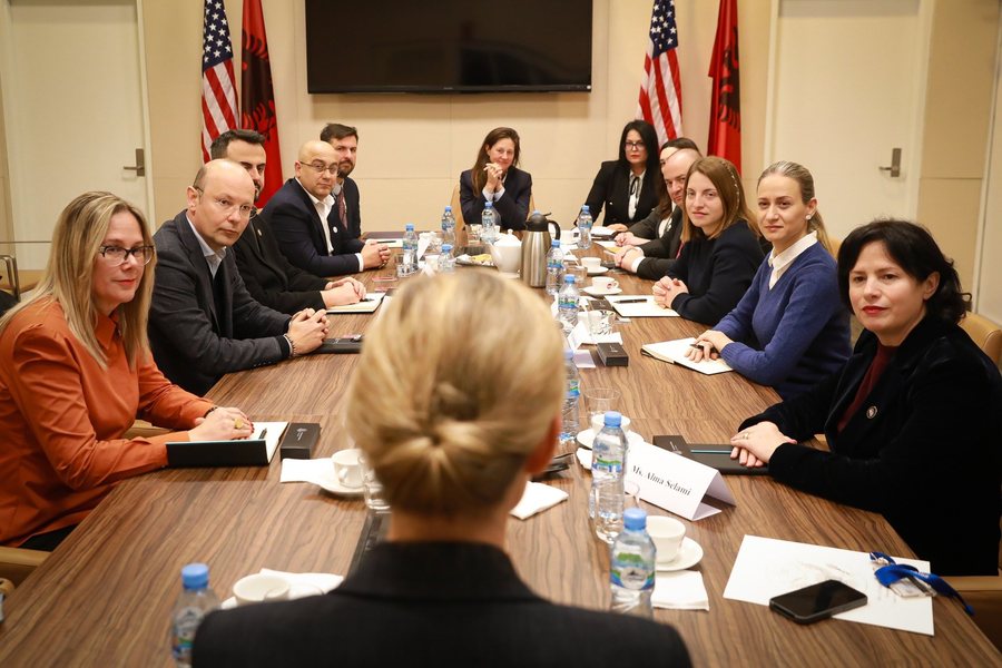 Ambasada e SHBA u mbyll derën deputetëve me damkë; nga Sara Mila e Zegjineja, te Gjin Gjoni e Kliti Hoti