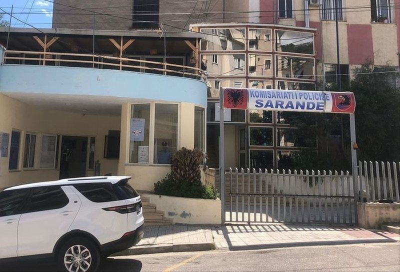 Mamaja denoncon djalin: Vodhi banesën dhe motorin e të atit. Arrestohet 22-vjeçari