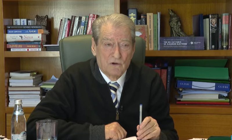 Berisha sulmon Topin, Bashën, Patozin dhe Alibeajn: Fatkeqësi e kombit, pseudointelektualë…