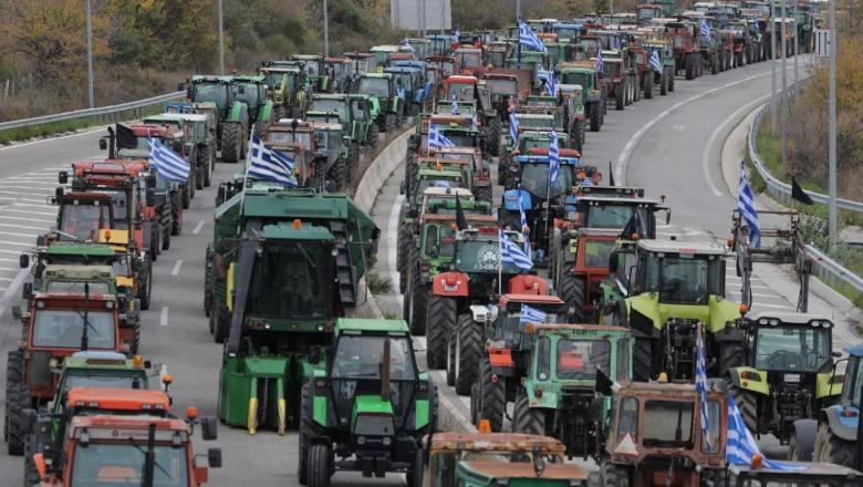 Greqi/ Pas festave fermerët kthehen në protesta, edhe sot qarkullimi në aksin Kakavijë-Janinë mbetet i bllokuar për tre orë
