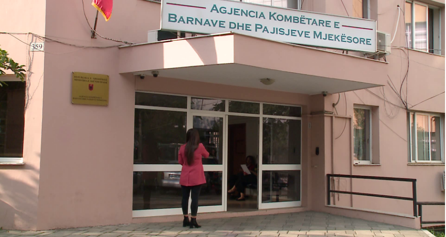 Medikamenti anti-tumoral u ndalua të përdoret në BE / Agjencia e Barnave në Shqipëri injoron të dhënat e analizave, e miraton për t’u shitur në farmaci