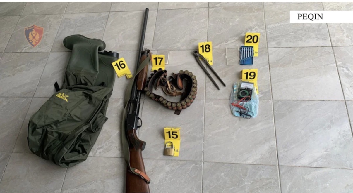 Kapet duke hyrë në një banesë për të vjedhur, arrestohet 46-vjeçari në Peqin