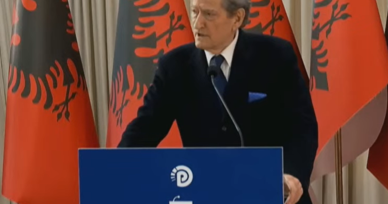 Berisha në delir nga Kombinati: Jemi në prag fitoreje, po shpëtojmë Shqipërinë