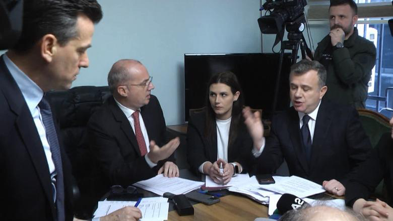 Debat mes Ballës dhe Igli Hasanit në Komisionin e Jashtëm: Taulant pusho tani, më lër të vazhdoj unë këtu