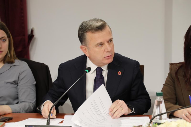 Ndryshimet në Kodin Penal, Balla: dekriminalizojmë shpifjen për gazetarët profesionistë, por jo për profesionistët e shpifjes