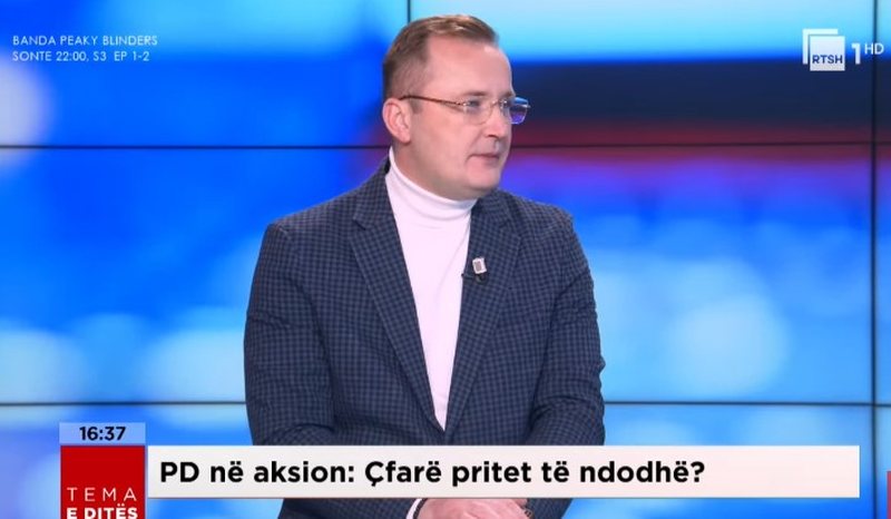 Lisandër Hoxha: Partia Demokratike do të vazhdojnë protestat. Të ikin nga PD, njerëzit që fitojnë tendera