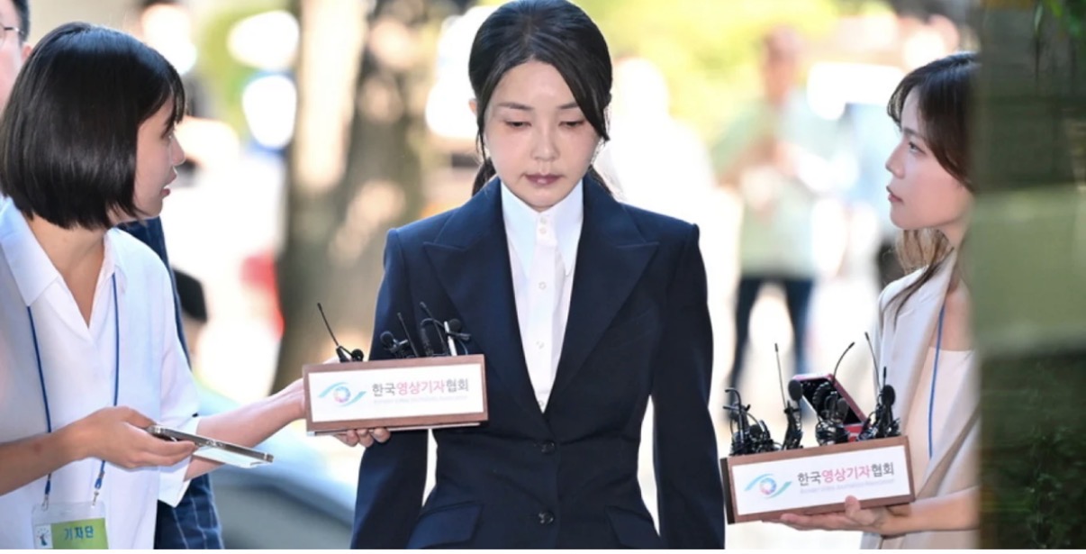Ish-zonja e parë e Koresë së Jugut dënohet me 20 muaj burg për ryshfet, Kim Geun-hee kishte pranuar dhurata të shtrenjta nga disa zyrtarë