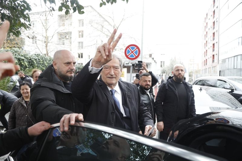 Gazetari: Berisha ka treguar se kushdo që i është ngatërruar ‘nëpër këmbë’, ka vdekur në aksidente!