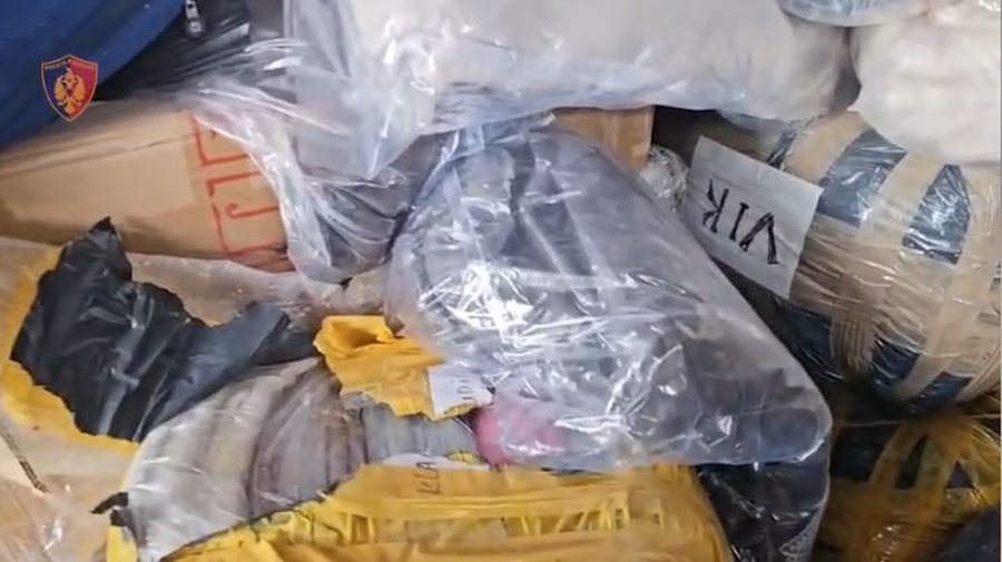 Kontrabandonin veshje nga Kina dhe Turqia, arrestohen 3 persona në Tiranë