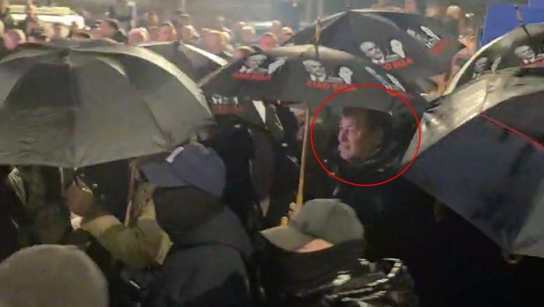 FOTO-VIDEO: ‘Molotovët nuk i organizon PD’ – Si Gjin Gjoni nxori bllof deklaratën e Berishës për inskenim nga policia