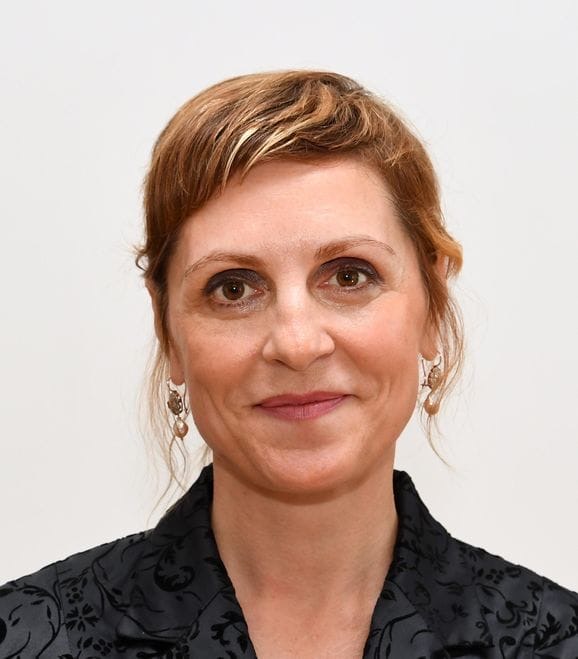 Emëroi një rus në përfaqësi: Shpallet e pandehur ambasadorja shqiptare në Gjermani, Aida Sakiqi
