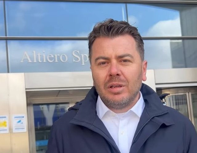 Video / Deputeti i ‘AKSHI-t’ Erald Kapri deliron nga Brukseli, deklaron se spiuni Zai Fundo ka themeluar Bashkimin Evropian