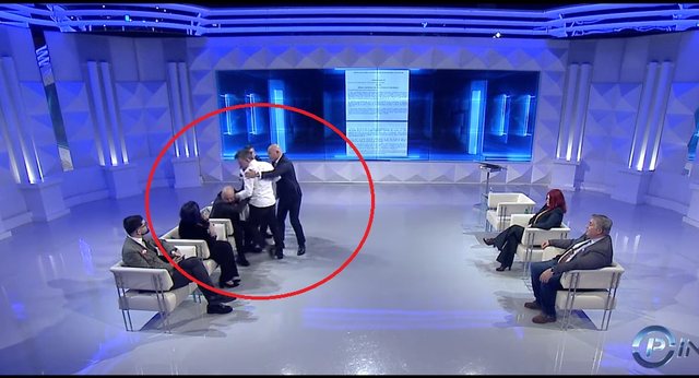 Degjeneron emisioni “Opinion”, Berat Buzhala godet Albatros Rexhajn