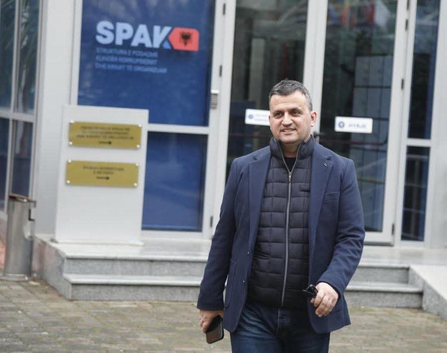 SPAK mbërthen Flamur Golemin, afera 620 mijë euro me Ferdinand Çaushin dhe Isuf Meçin me rikostruksionin e shkollës, punën e bëri bashkia, paratë i ndanë hajdutët