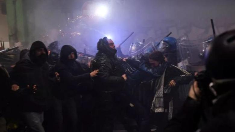 Protesta në Milano, 5 mijë persona kundër zhvillimit të Lojërave Olimpike! Fishekzjarre dhe sulme me armë ndaj policisë, 5 të arrestuar