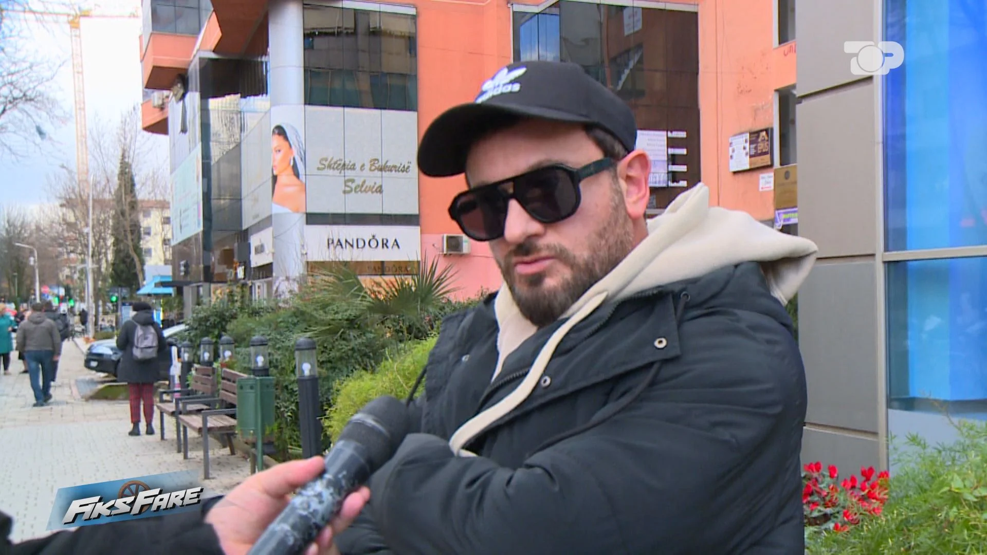 “Fitova tenderin e telefonave në Top Channel”, vijon saga e mashtrimeve të Elton Tozajt me bizneset dhe qytetarët