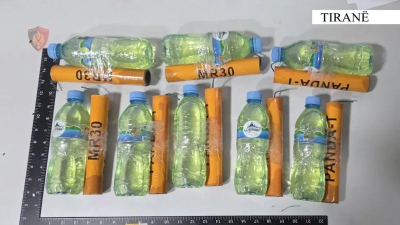 FOTO-LAJM: Këto janë mjetet piroteknike dhe molotovët e përdorur në protestën e PD-së