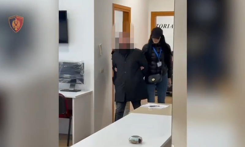 Shantazhoi një punonjës të administratës duke i kërkuar 5 mijë euro, arrestohet 37-vjeçari, drejtues i një portali