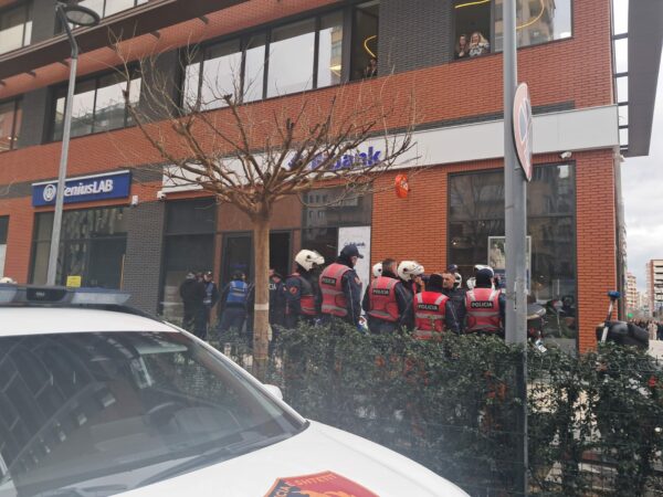 Grabitja te “FiBank”/ Eksperti: Siguria publike në Shqipëri, problem serioz! Të pajisen me dedektorë