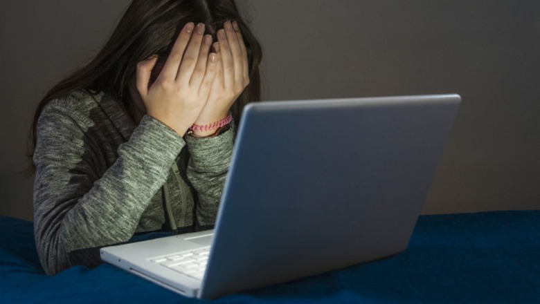 Rriten rastet e dhunës online, CRCA: 615 raste në 2025, kryesojnë vajzat
