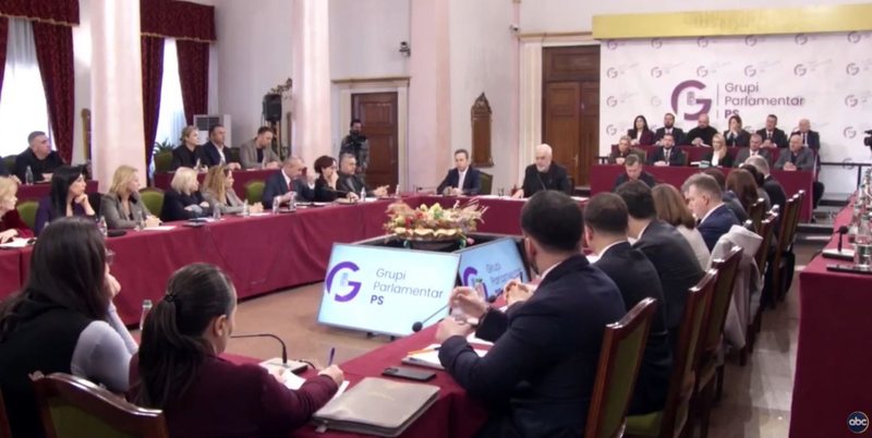 Sondazhi: Molotovët “zhytën” PD/ Mbi 4/5 e shqiptarëve e kundër, por “qeveria duhet të ndryshojë”