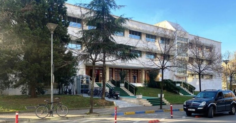 Propozimi i deputetit socialist: AKSHI të mos bëjë më tenderë
