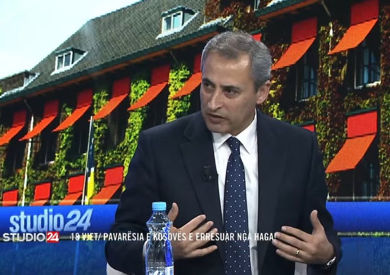 Gjyqi në Hagë, Ish-ambasadori: Aktakuza ndaj 4 liderëve, godet ndërhyrjen amerikane në Kosovë