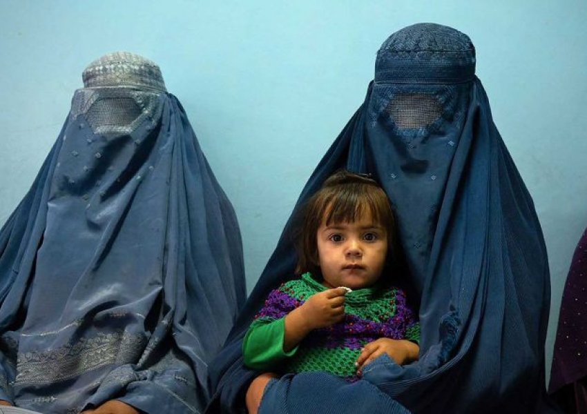 Ligji i ri në Afganistan: Lejohet t’a rrahësh gruan, vetëm mos i thyej kockat