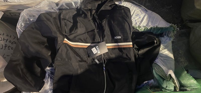 Sekuestrohen mbi 103 mijë veshje të falsifikuara “Adidas”, “Nike” e marka të tjera të njohura