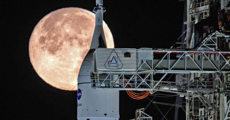 NASA rikthen astronautët rreth Hënës më 6 mars