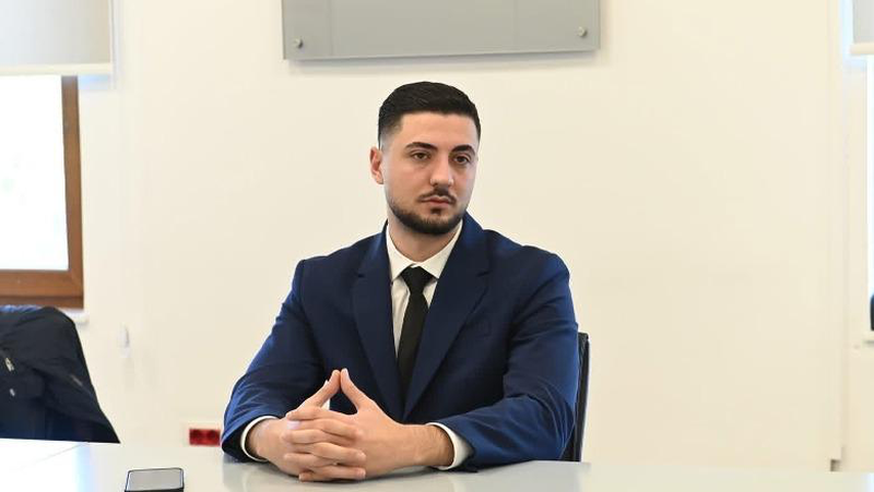 Lidhjet e 24-vjeçarit që u emërua zv/drejtor i portit të Durrësit me PD-në dhe PS-në