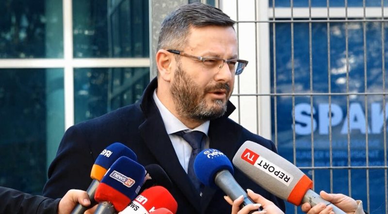 Shkelje e barazisë në tendera, Plarent Ndreca debate me prokuroren në GJKKO. Çfarë u vendos