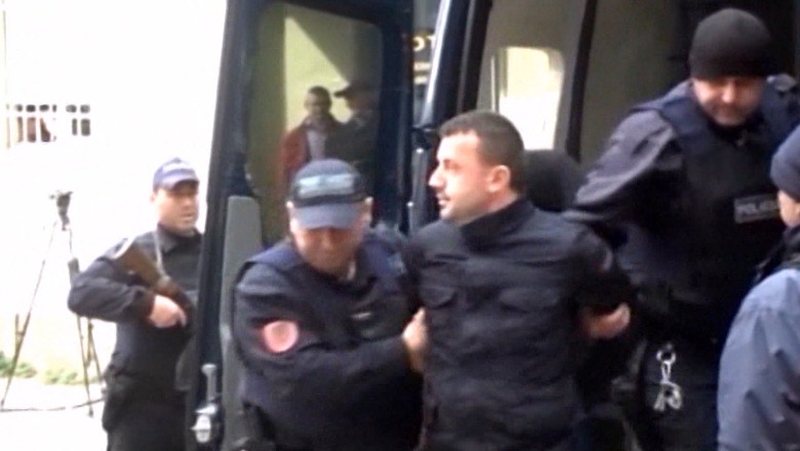 U ekstradua nga Dubai, mbërrin në Shqipëri Durim Bami, i akuzuar për “grup të strukturuar kriminal”