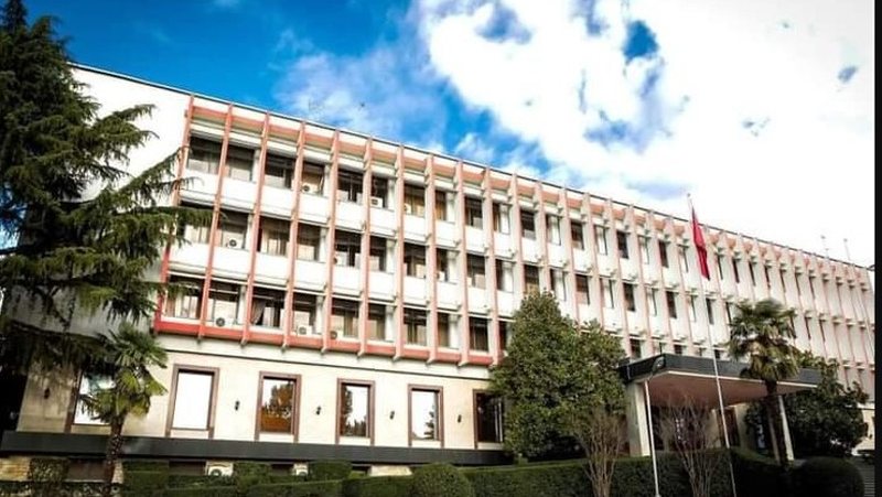 Ministria e Jashtme apel shqiptarëve në Emiratet e Bashkuara Arabe: Shmangni lëvizjet, hapësira ajrore e mbyllur përkohësisht