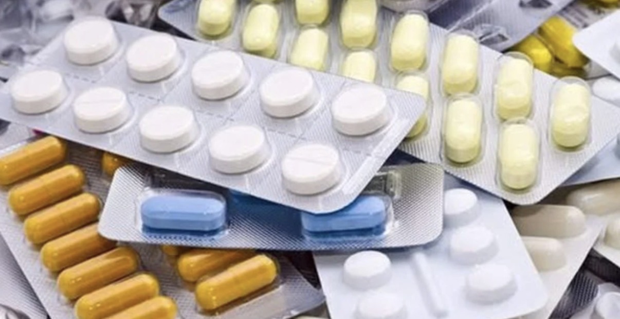 Kaos me çmimet e ilaçeve, rritje e paprecedentë nga ministria e Shëndetësisë/ Farmacitë: Pacientët nuk po rimbursohen