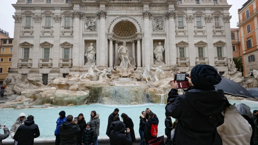 Duke filluar nga sot, turistët do të paguajnë biletë për të vizituar Fontana di Trevi në Romë 