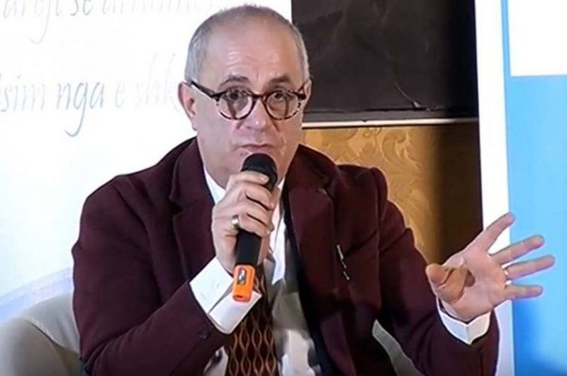 Akademiku Artan Fuga i drejtohet opozitës: Jeni zhytur në rreth vicioz, bëni fitore orale që nuk i duhen as dreqit