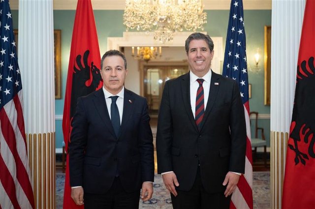 Kryetari i Kuvendit Niko Peleshi pritet nga numri dy i Departamentit Amerikan të Shtetit, Michael Rigas