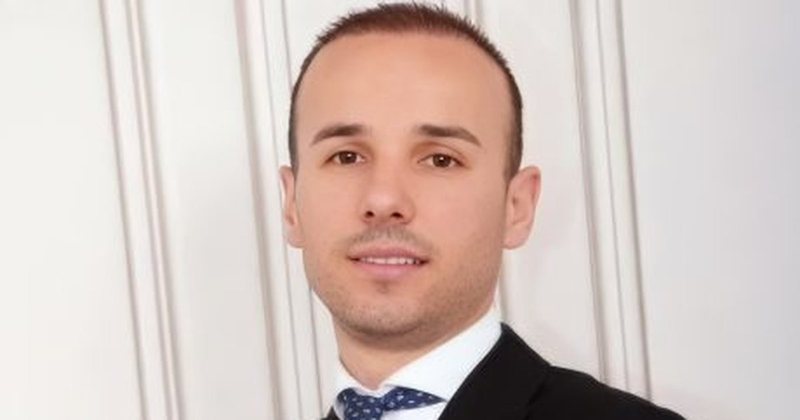 U arrestua në sallën e gjyqit, Prokuroria e Tiranës kërkon pushimin e çështjes ndaj avokatit Ulian Bajrami